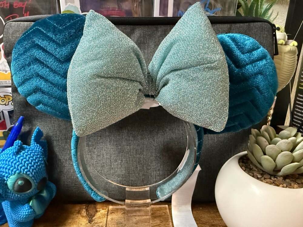 NWT Disney Parks Minnie Mouse Azul Quilted Velvet Ear Headband